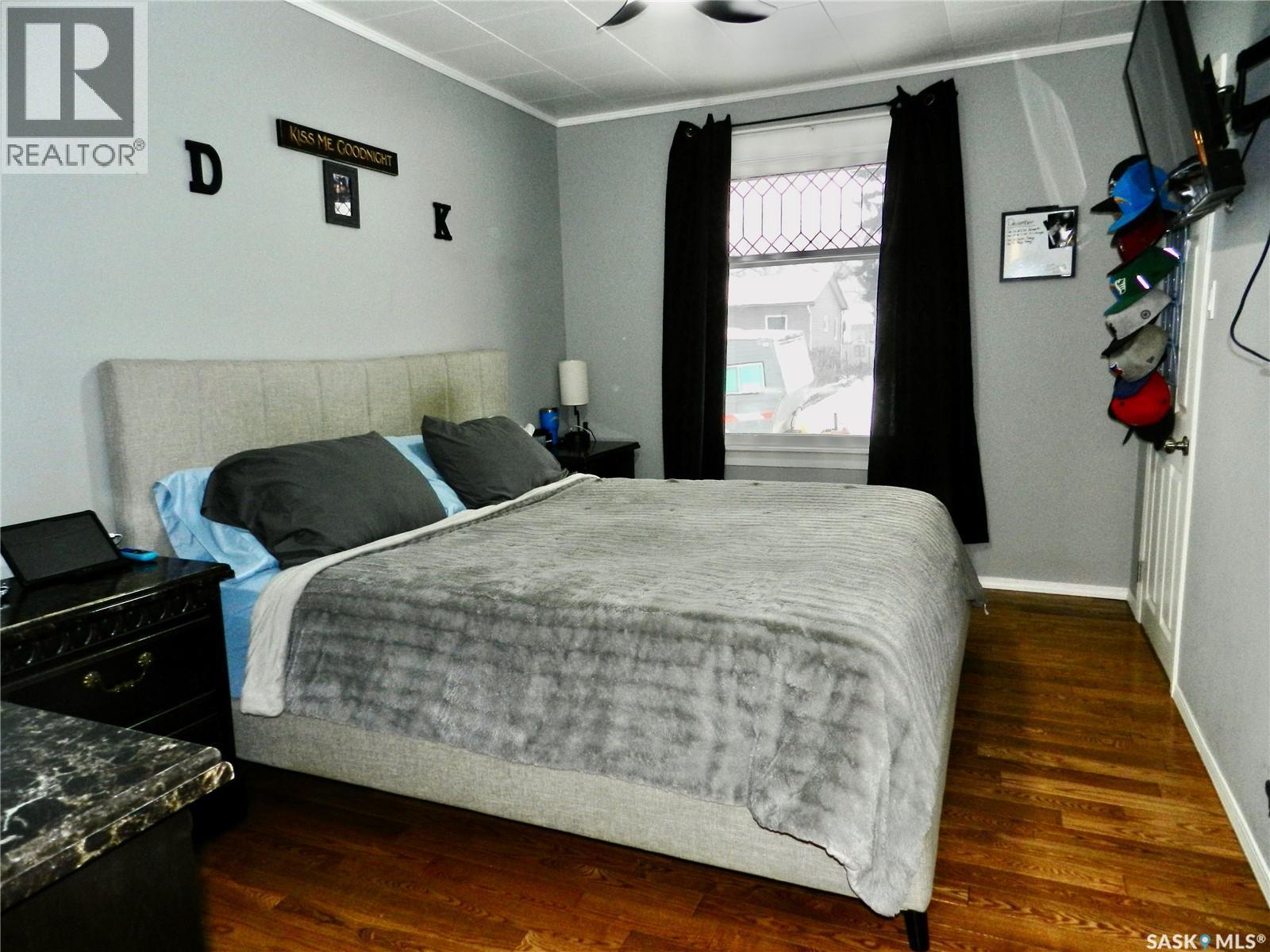 936 Vaughan Street, Moose Jaw, SK - Indoor Photo Showing Bedroom