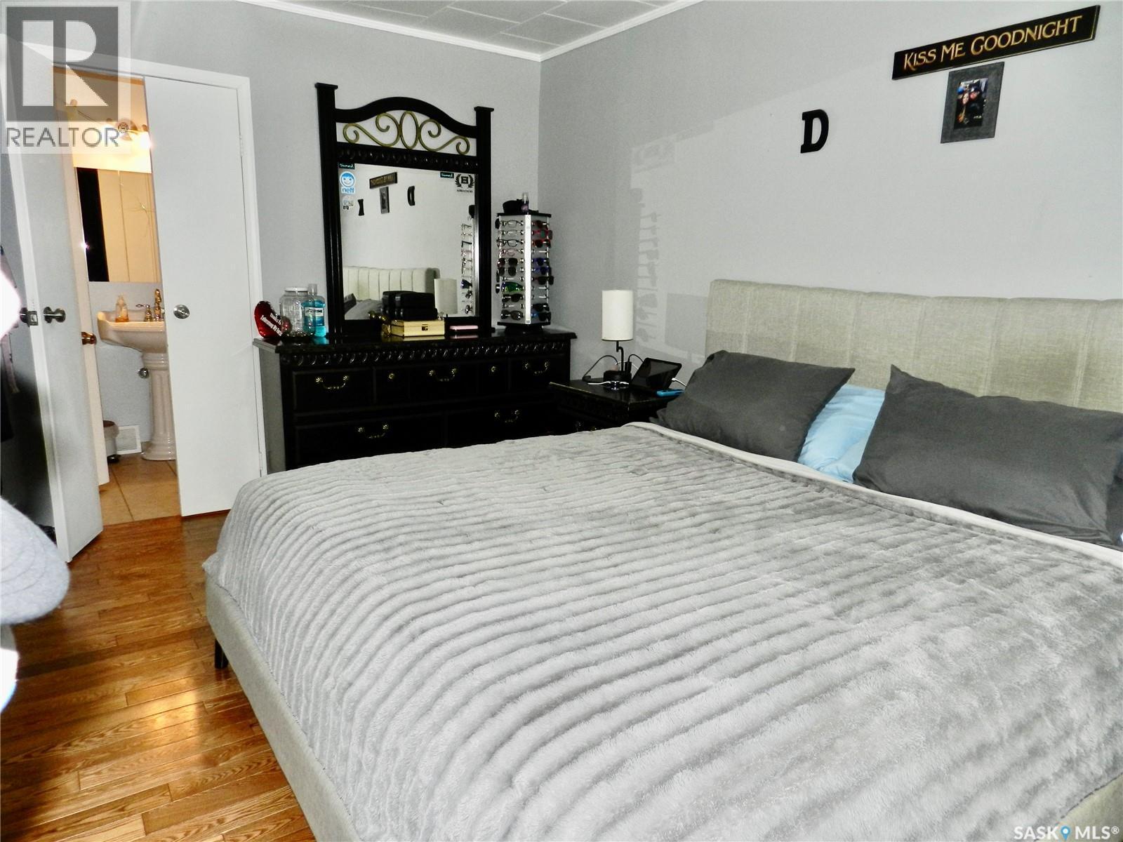 936 Vaughan Street, Moose Jaw, SK - Indoor Photo Showing Bedroom