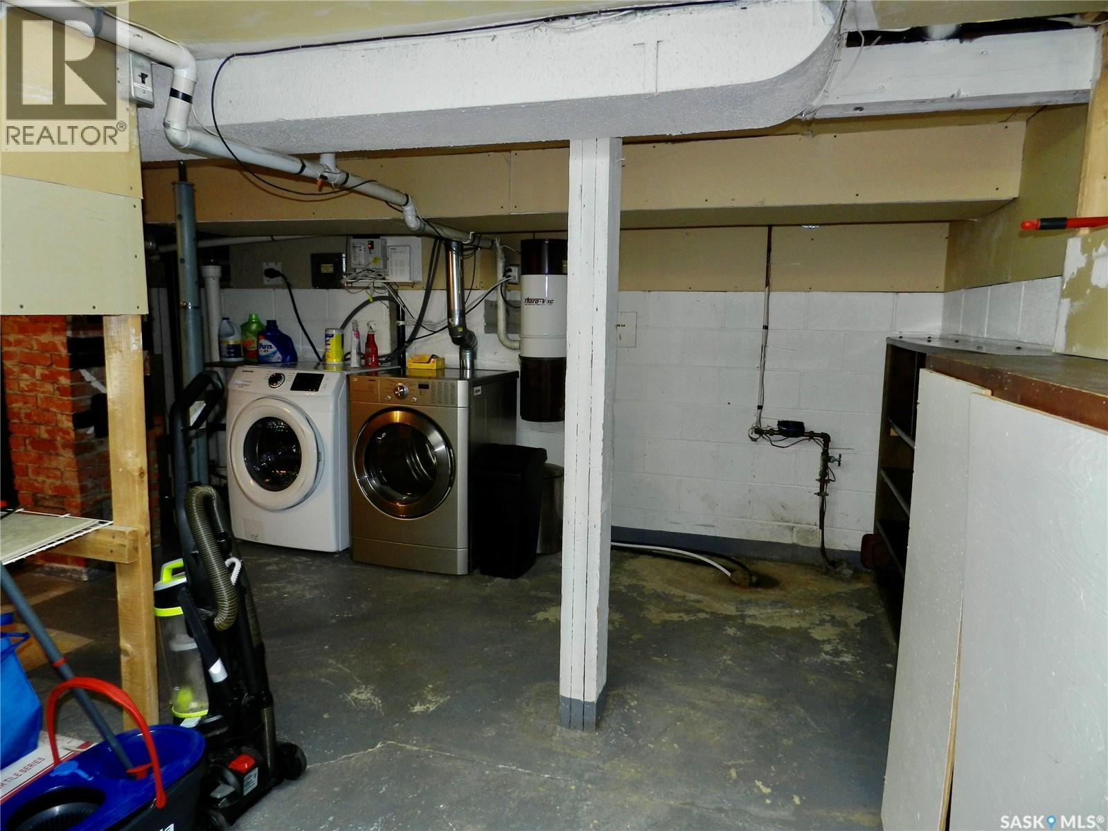 936 Vaughan Street, Moose Jaw, SK - Indoor