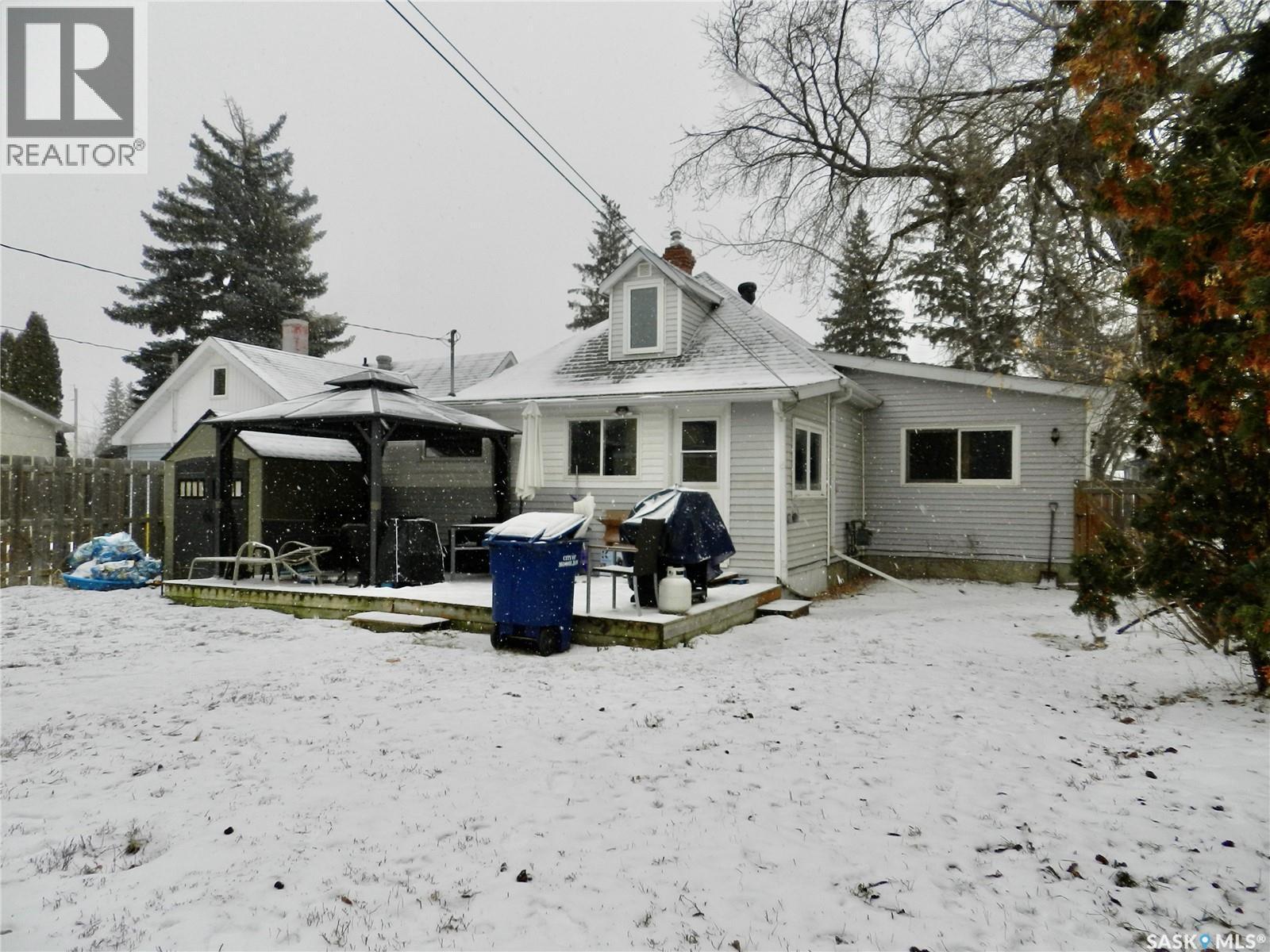 936 Vaughan Street, Moose Jaw, SK - Outdoor