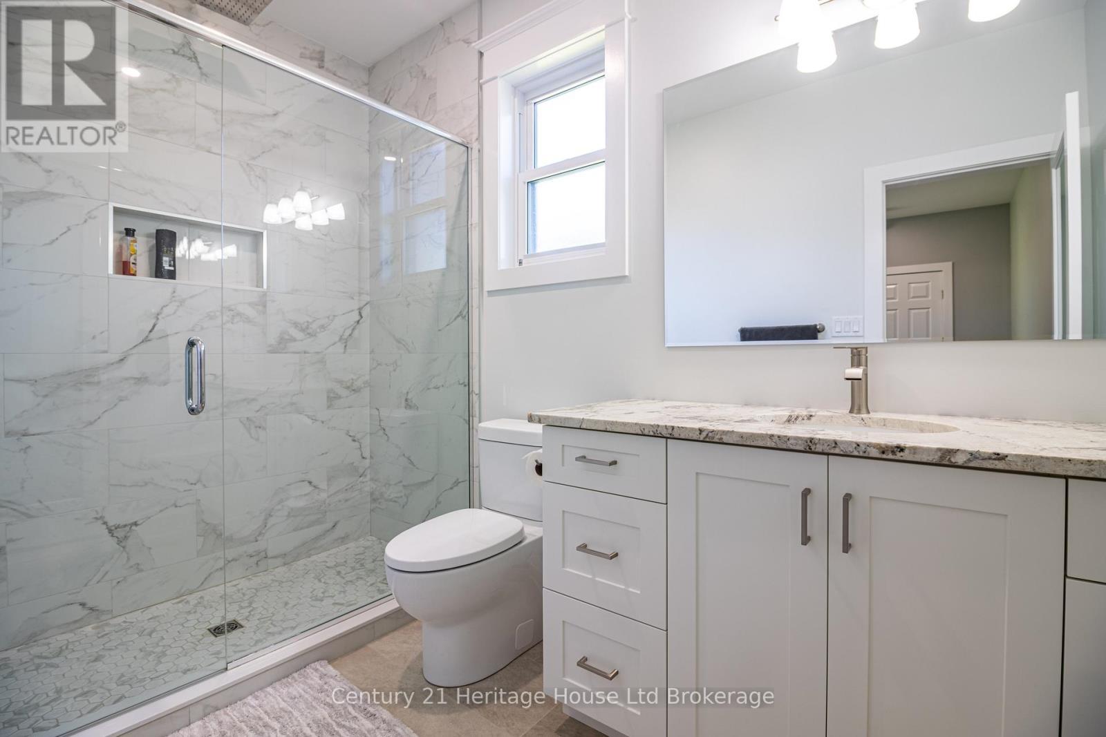 11651 Plank Road, Bayham (Eden), ON - Indoor Photo Showing Bathroom