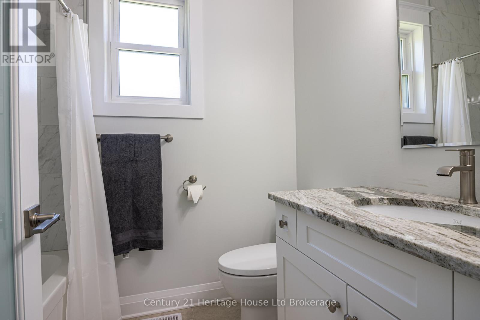 11651 Plank Road, Bayham (Eden), ON - Indoor Photo Showing Bathroom