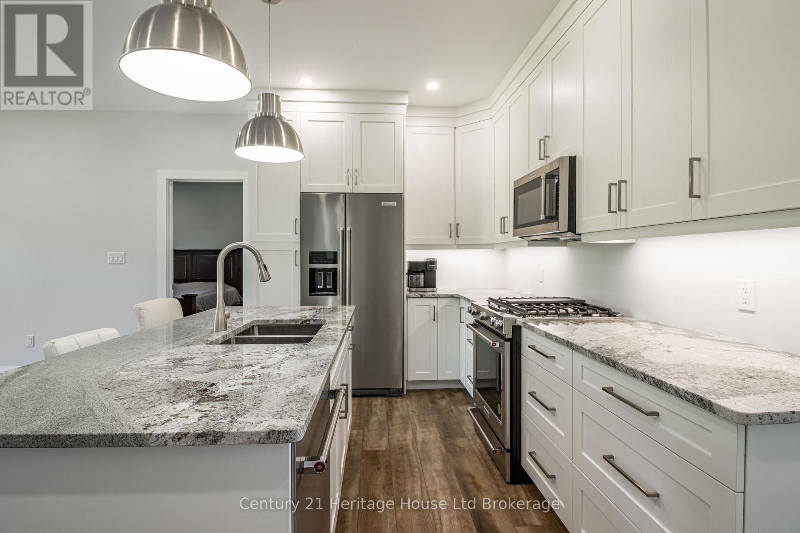 11651 Plank Road, Bayham (Eden), ON - Indoor Photo Showing Kitchen With Double Sink With Upgraded Kitchen