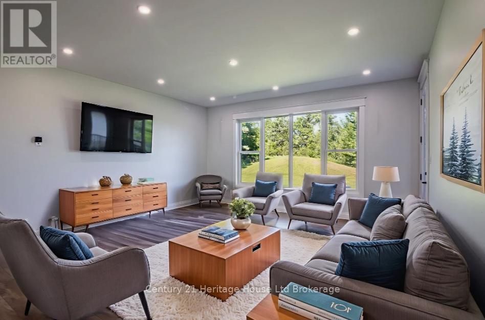 11651 Plank Road, Bayham (Eden), ON - Indoor Photo Showing Living Room
