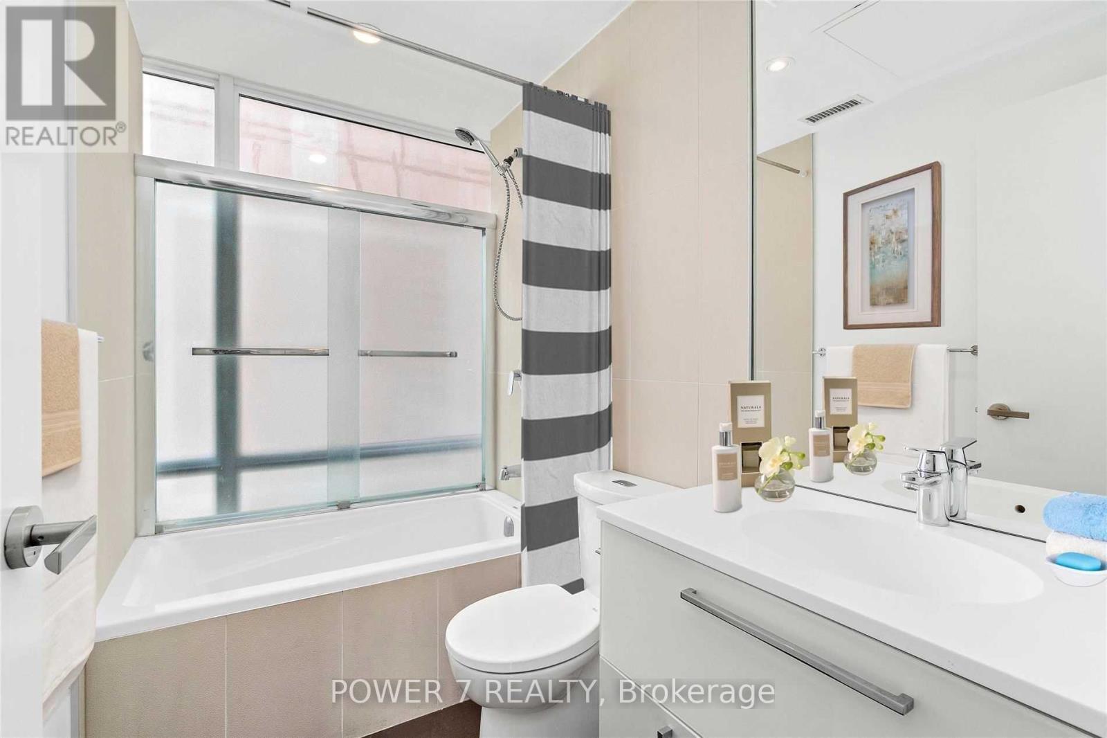 1203 - 15 Grenville Street, Toronto, ON - Indoor Photo Showing Bathroom