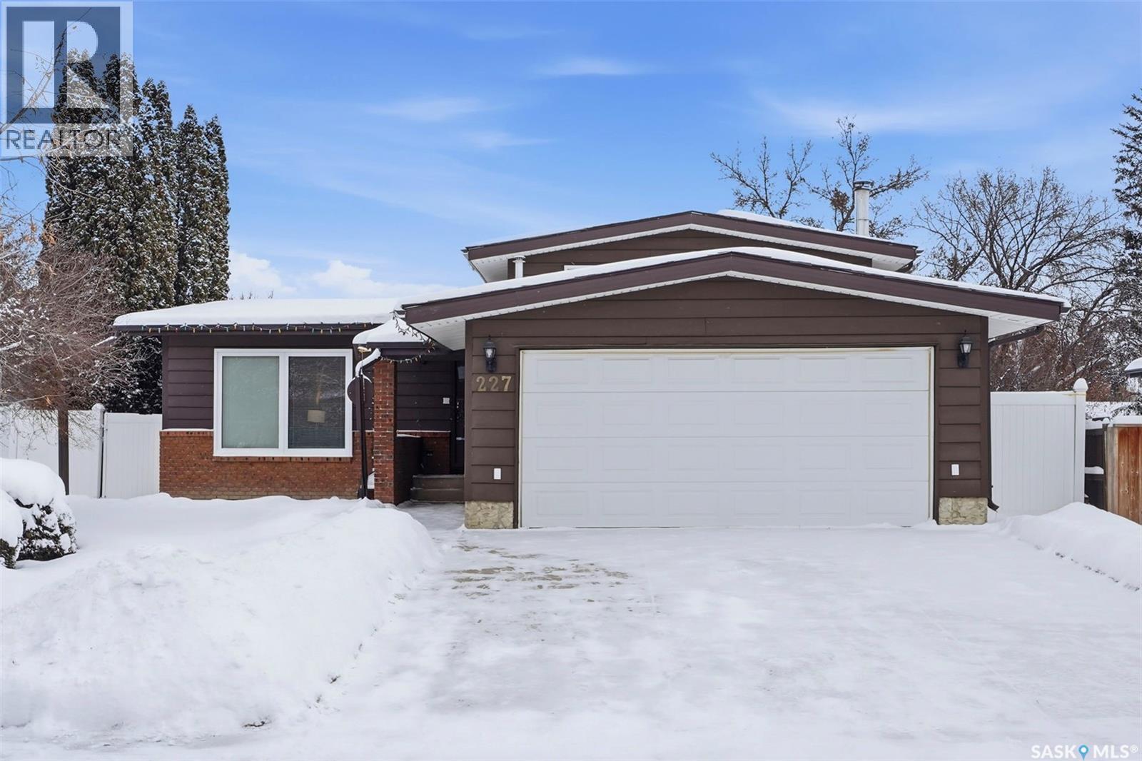 227 Sylvian Way, Saskatoon, SK - Outdoor