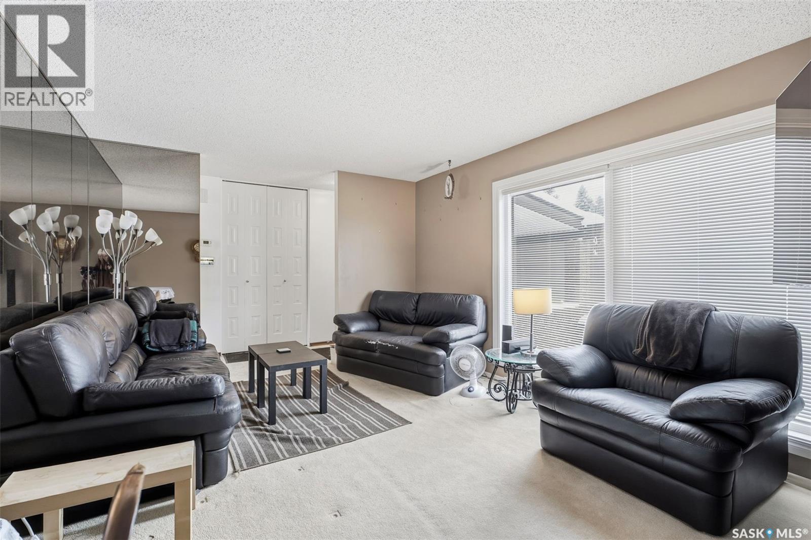 227 Sylvian Way, Saskatoon, SK - Indoor Photo Showing Living Room