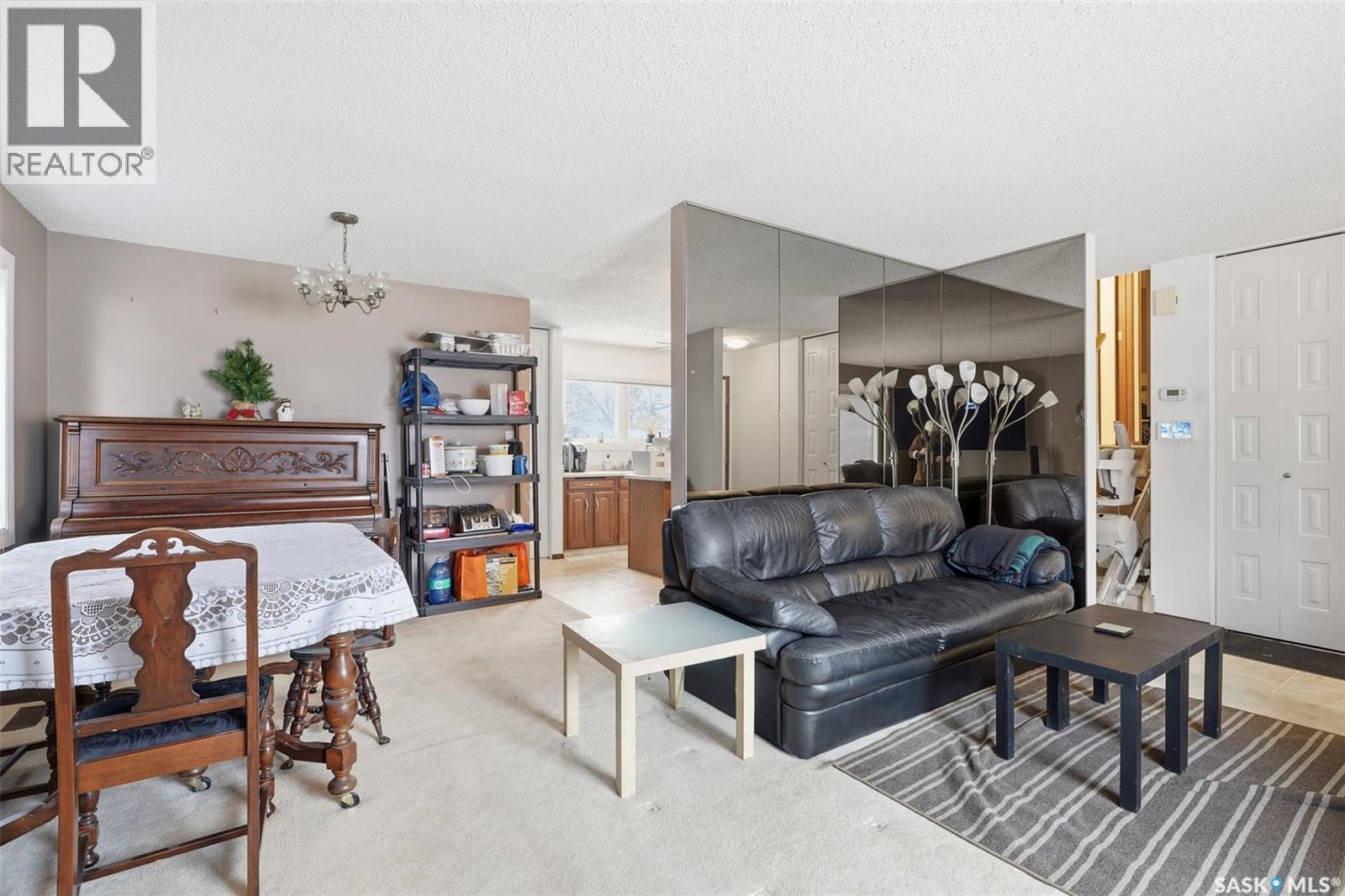 227 Sylvian Way, Saskatoon, SK - Indoor Photo Showing Living Room
