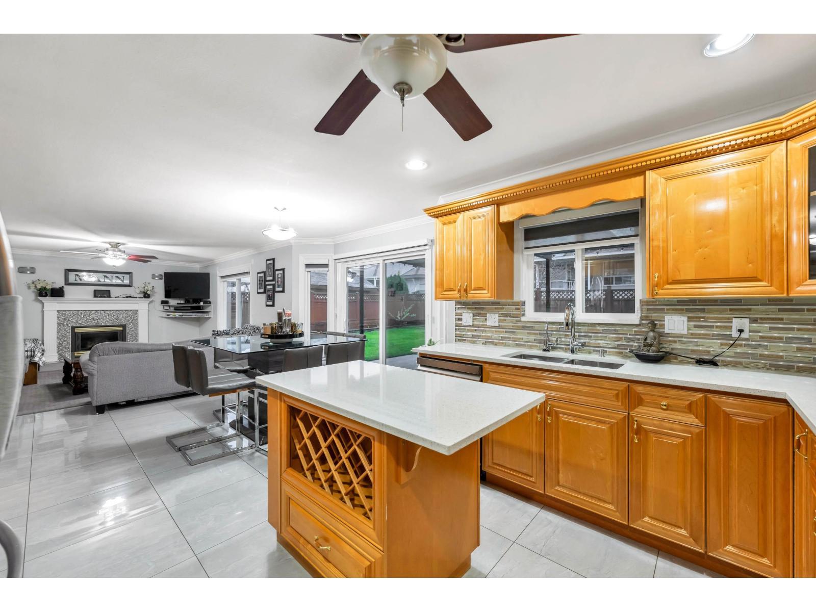 8733 162A Street, Surrey, BC - Indoor Photo Showing Kitchen