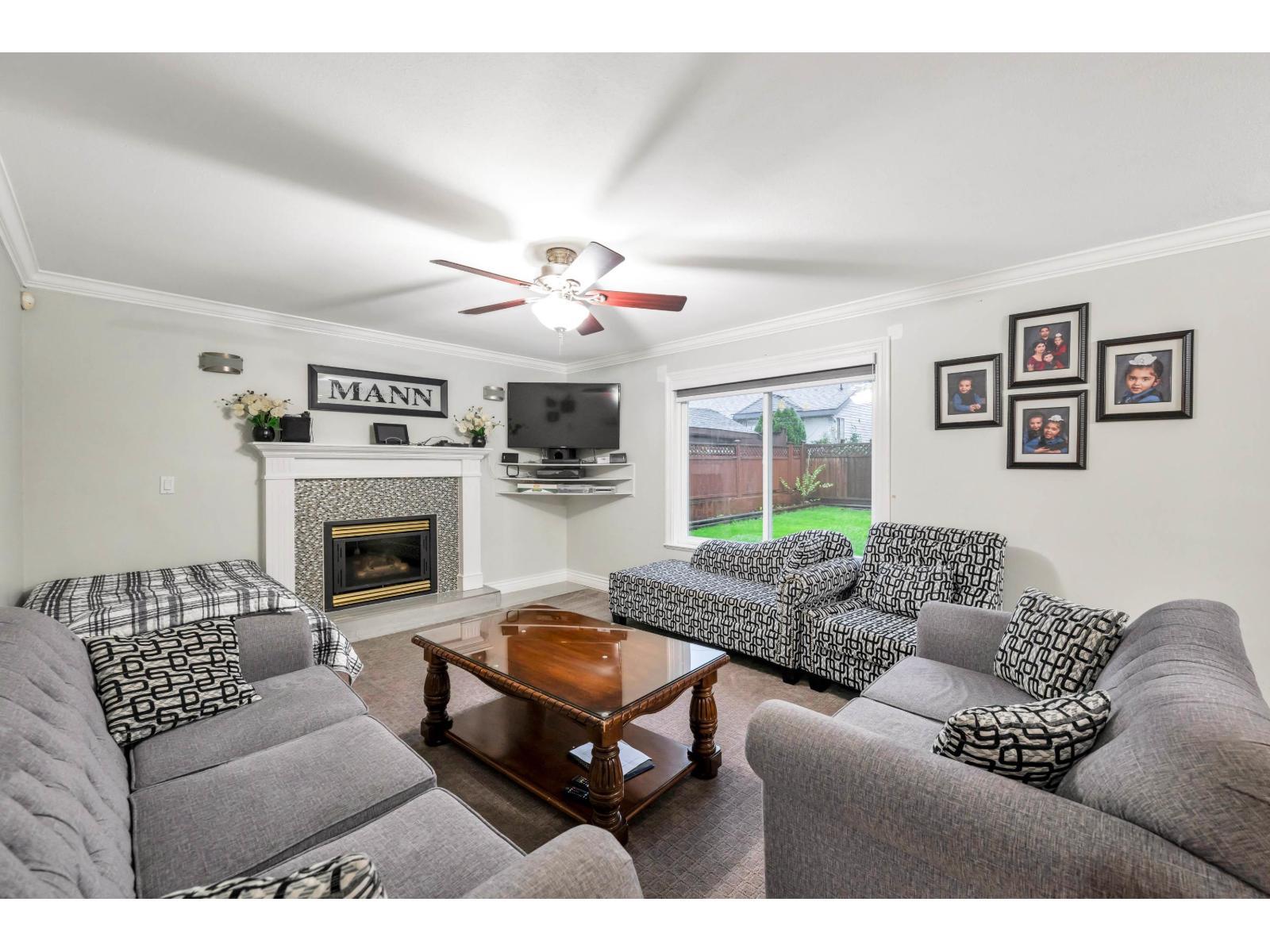 8733 162A Street, Surrey, BC - Indoor Photo Showing Living Room With Fireplace