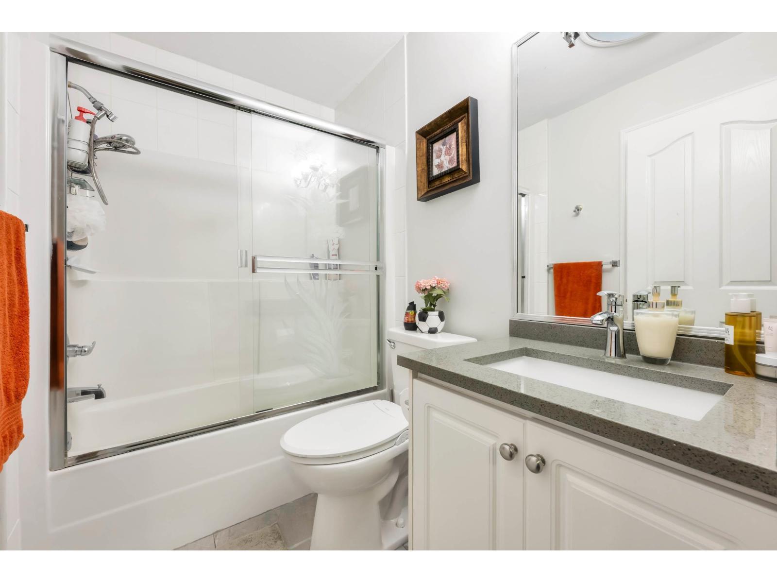 8733 162A Street, Surrey, BC - Indoor Photo Showing Bathroom