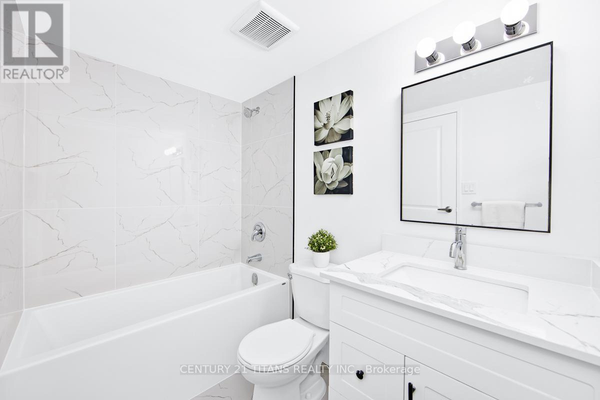 201 - 100 Wingarden Court, Toronto, ON - Indoor Photo Showing Bathroom
