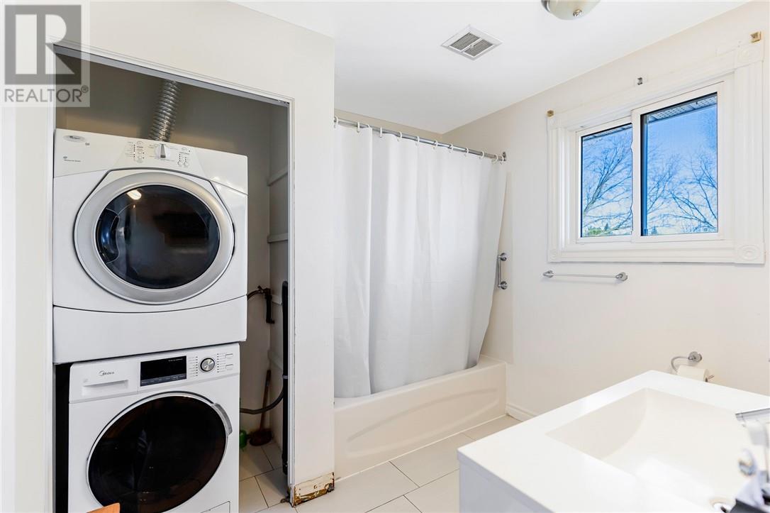 3144 Herve Avenue, Val Caron, ON - Indoor Photo Showing Laundry Room