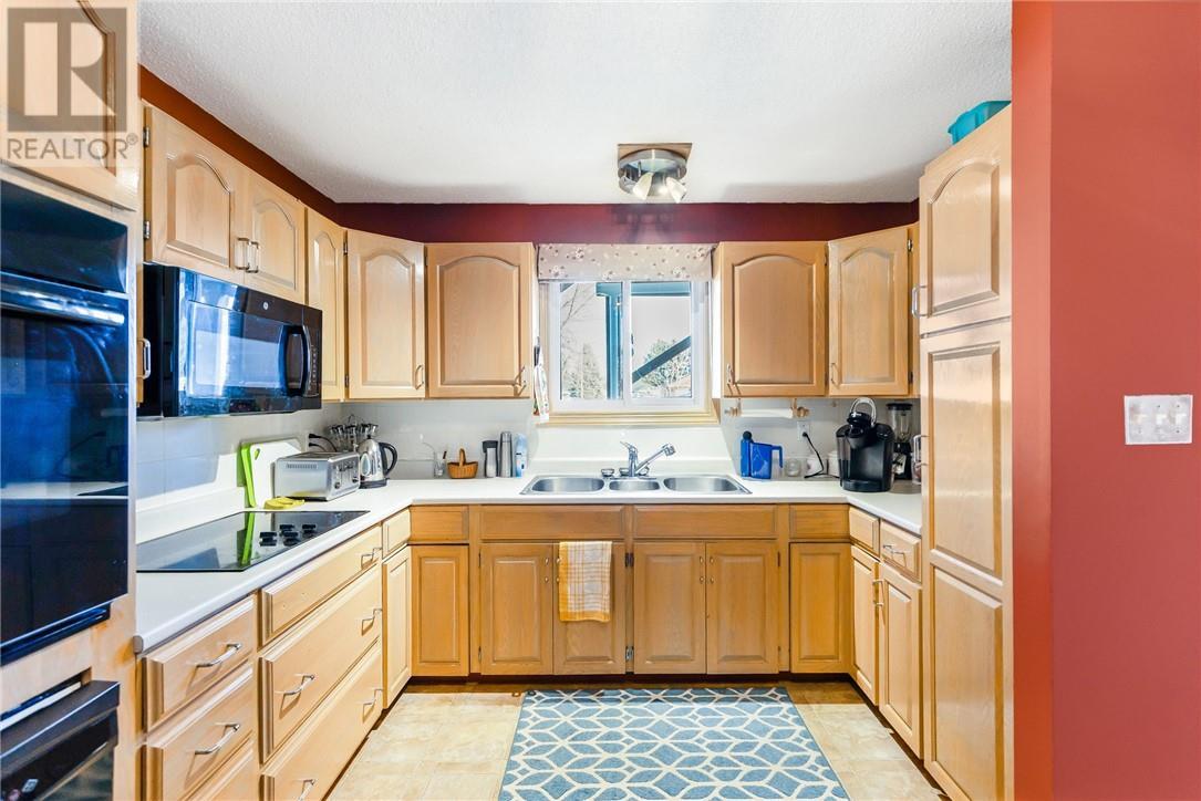 3144 Herve Avenue, Val Caron, ON - Indoor Photo Showing Kitchen With Double Sink