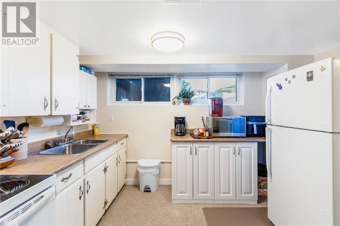 3144 Herve Avenue, Val Caron, ON - Indoor Photo Showing Kitchen With Double Sink