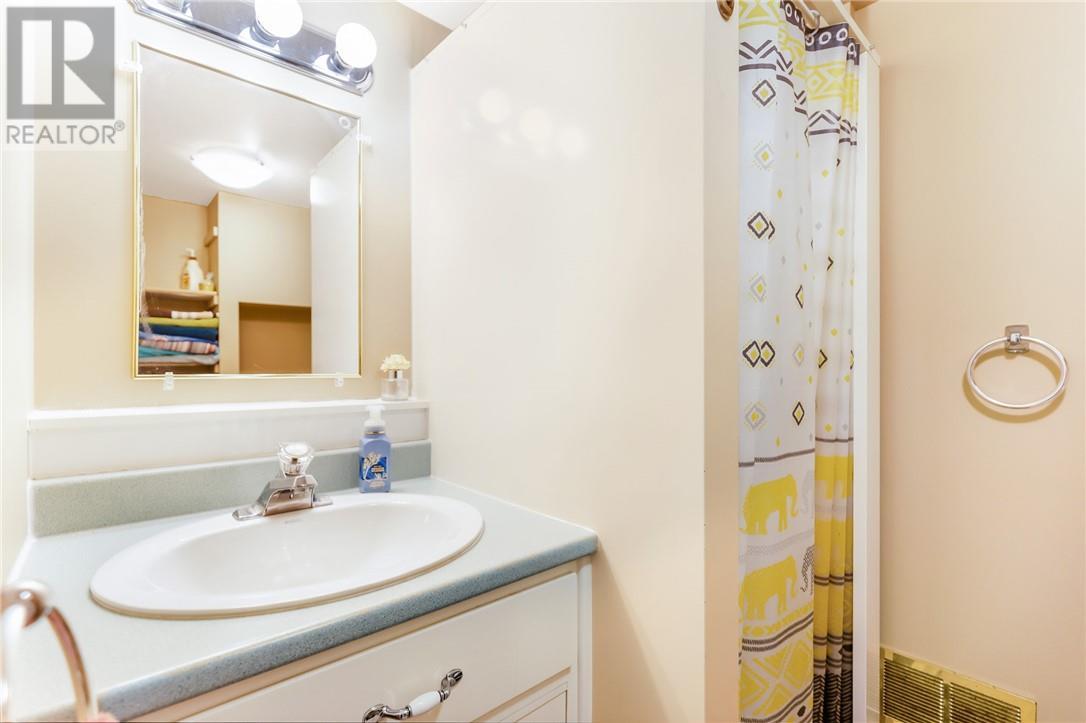 3144 Herve Avenue, Val Caron, ON - Indoor Photo Showing Bathroom