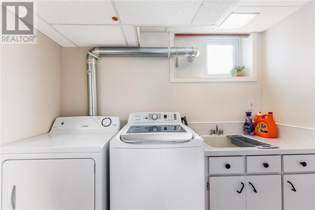 3144 Herve Avenue, Val Caron, ON - Indoor Photo Showing Laundry Room