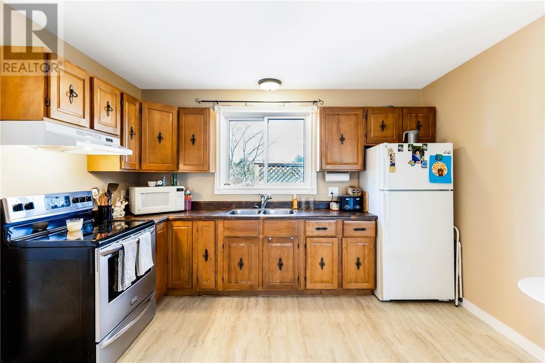 3144 Herve Avenue, Val Caron, ON - Indoor Photo Showing Kitchen With Double Sink