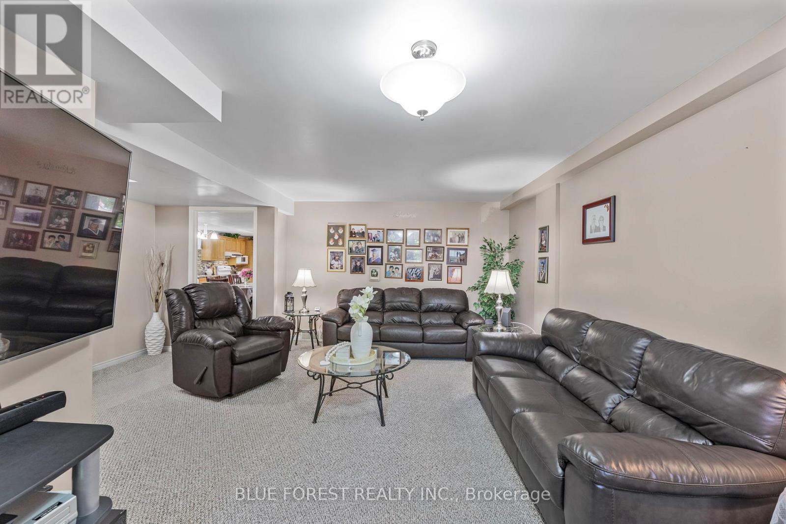930 Railton Avenue, London East (East I), ON - Indoor Photo Showing Living Room