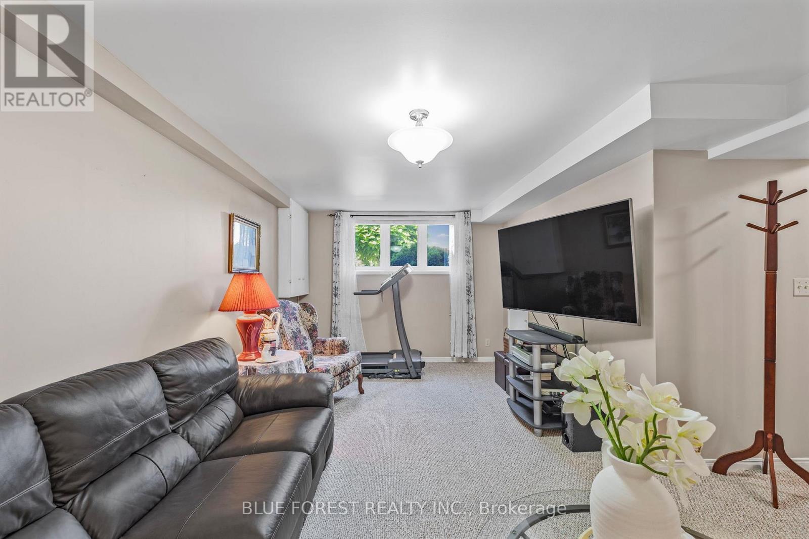 930 Railton Avenue, London East (East I), ON - Indoor Photo Showing Living Room