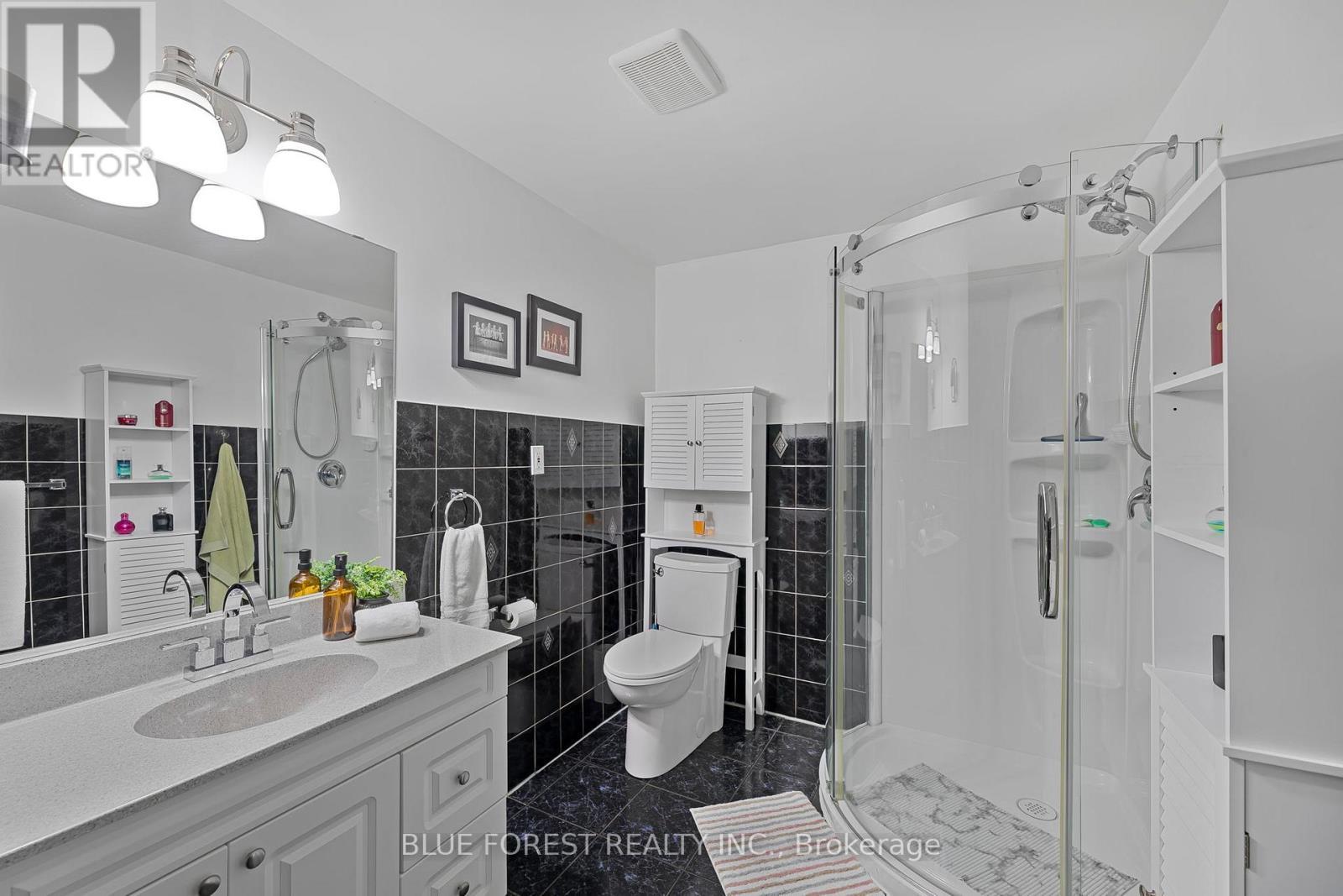 930 Railton Avenue, London East (East I), ON - Indoor Photo Showing Bathroom