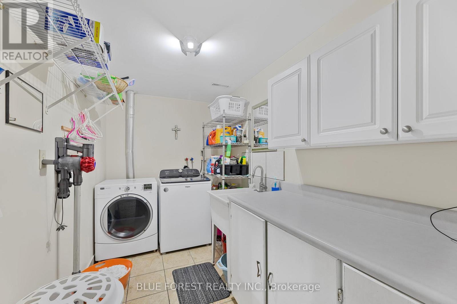 930 Railton Avenue, London East (East I), ON - Indoor Photo Showing Laundry Room