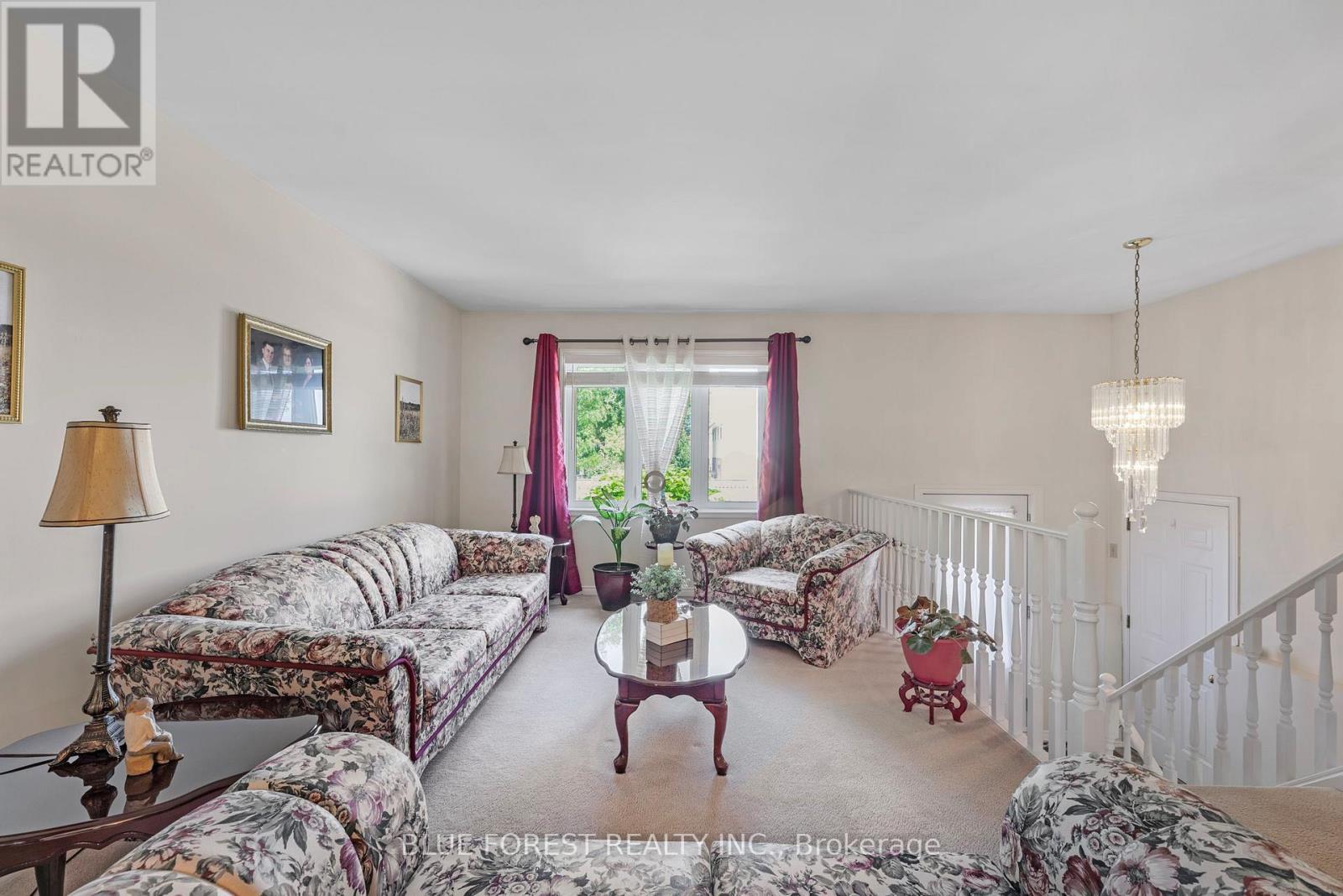 930 Railton Avenue, London East (East I), ON - Indoor Photo Showing Living Room