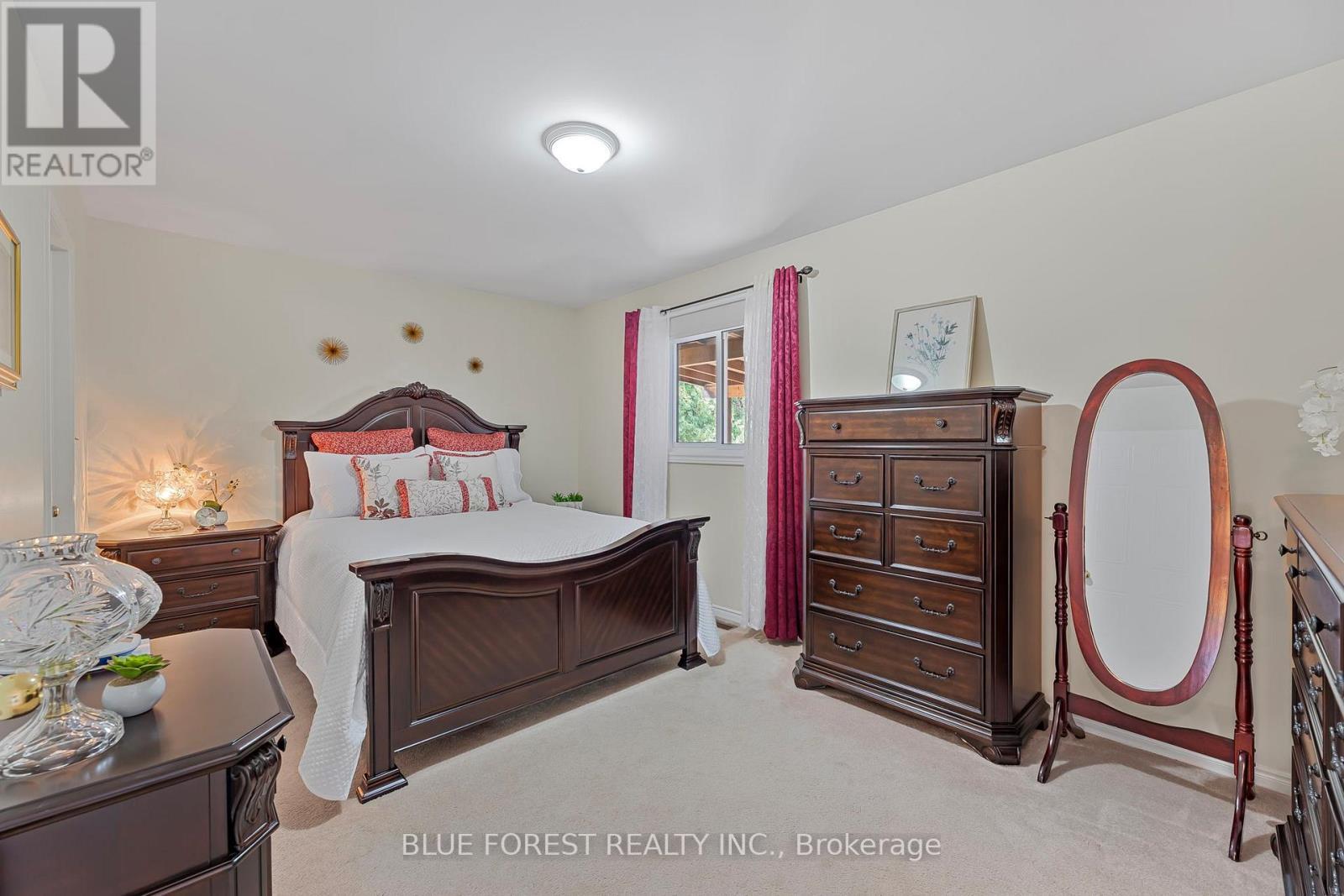 930 Railton Avenue, London East (East I), ON - Indoor Photo Showing Bedroom