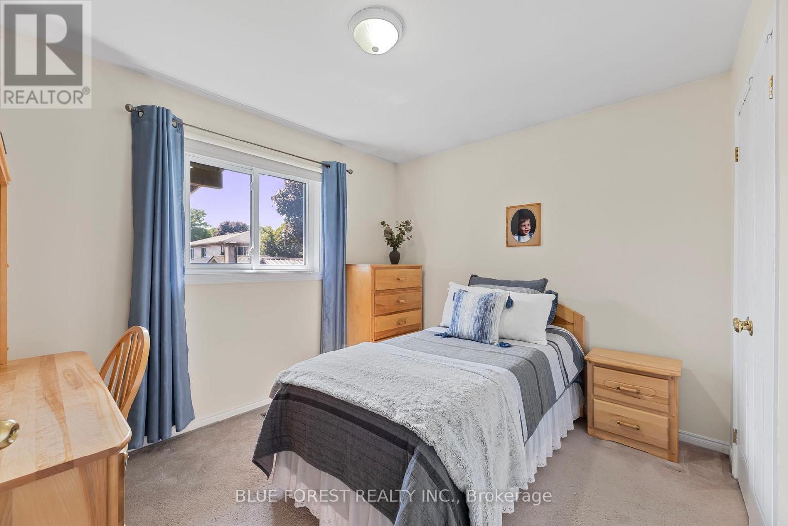 930 Railton Avenue, London East (East I), ON - Indoor Photo Showing Bedroom