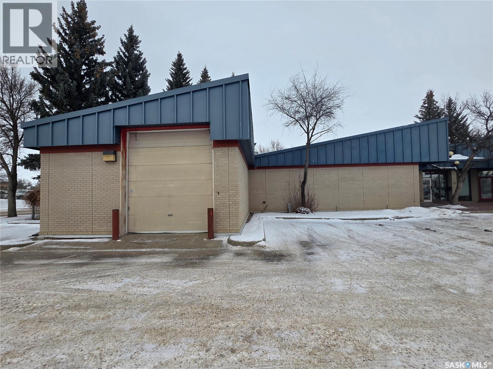 15 Dufferin Street W, Swift Current, SK