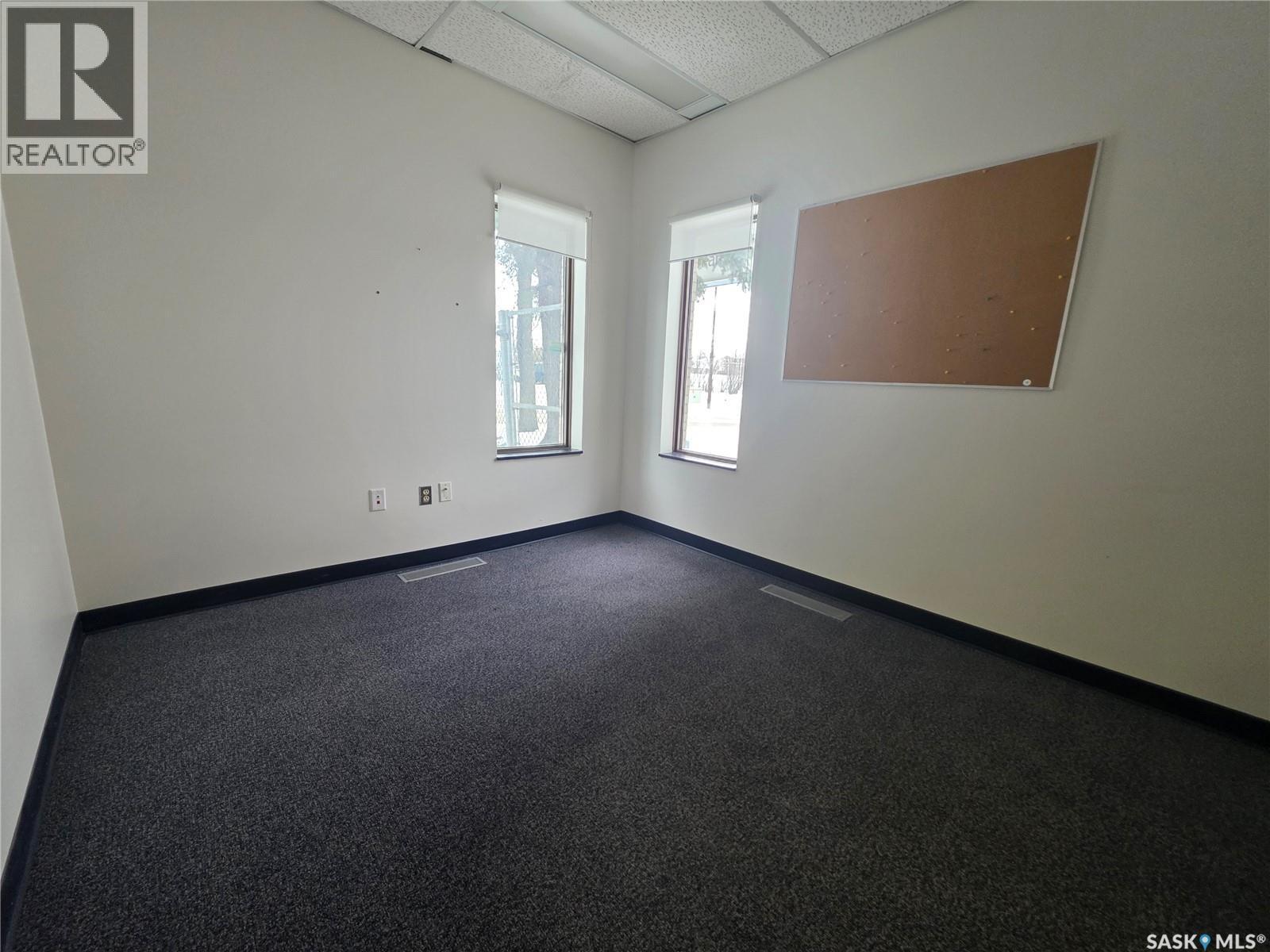 15 Dufferin Street W, Swift Current, SK