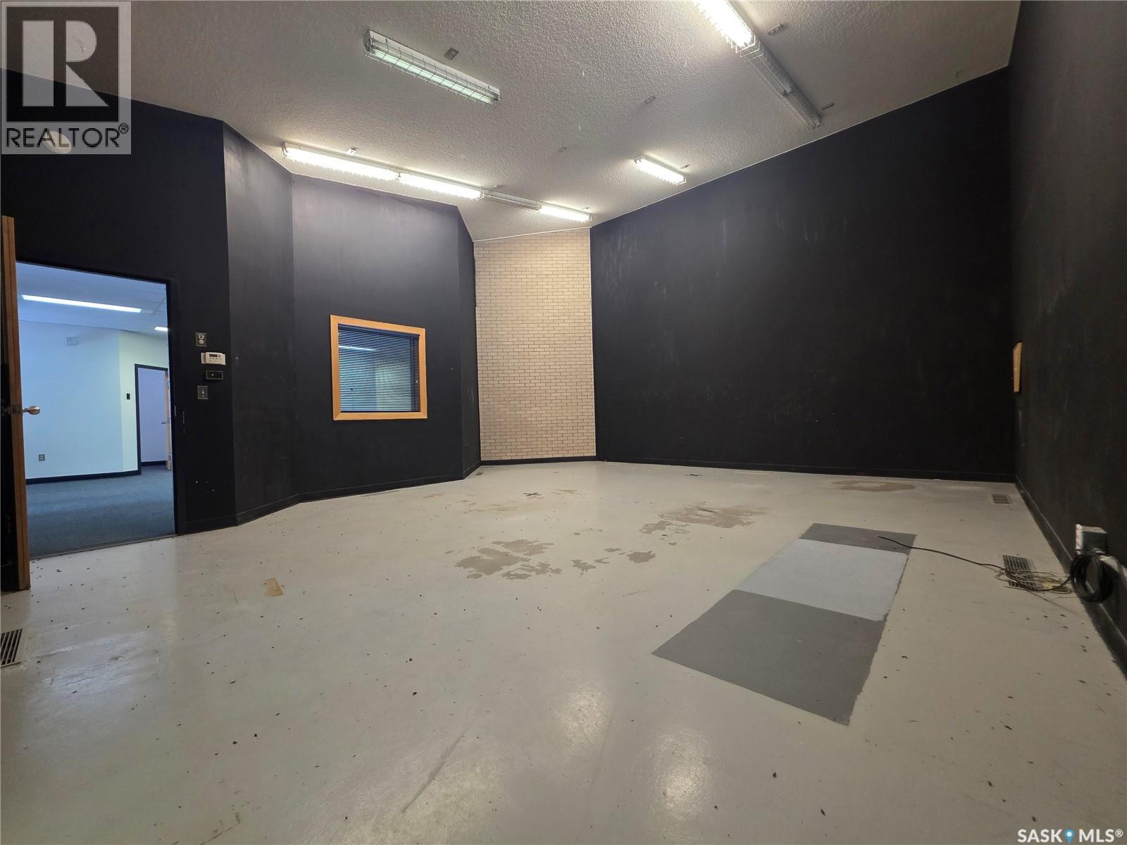 15 Dufferin Street W, Swift Current, SK