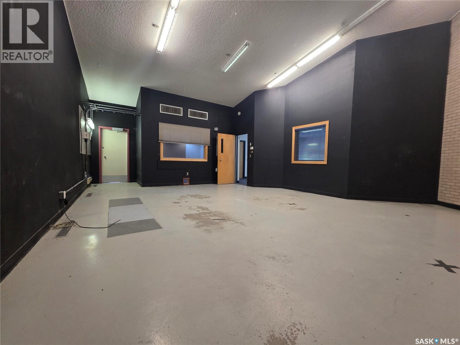 15 Dufferin Street W, Swift Current, SK