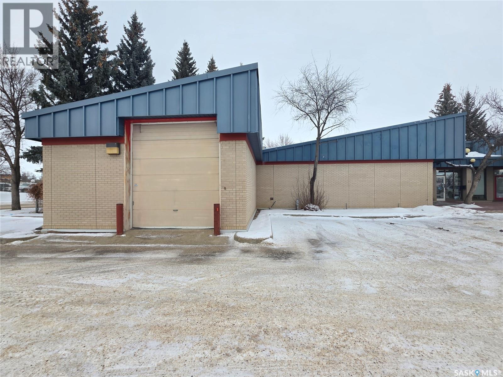 15 Dufferin Street W, Swift Current, SK