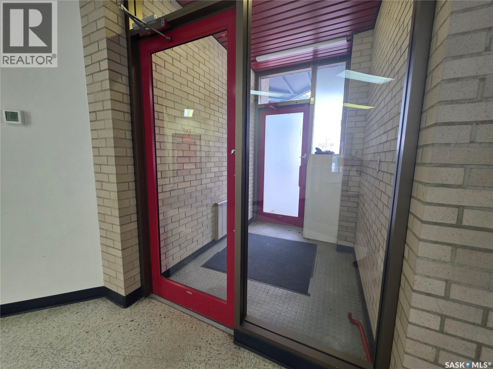 15 Dufferin Street W, Swift Current, SK