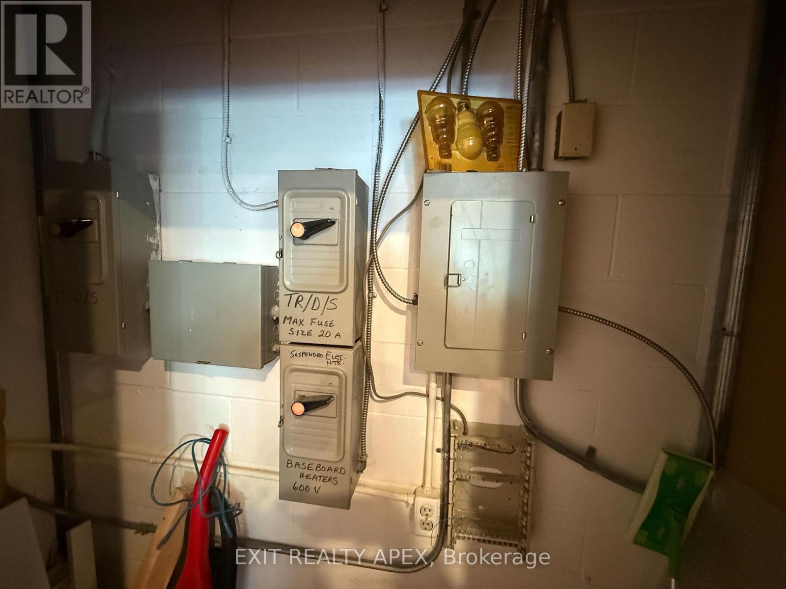 A12 - 481 North Services Road W, Oakville, ON