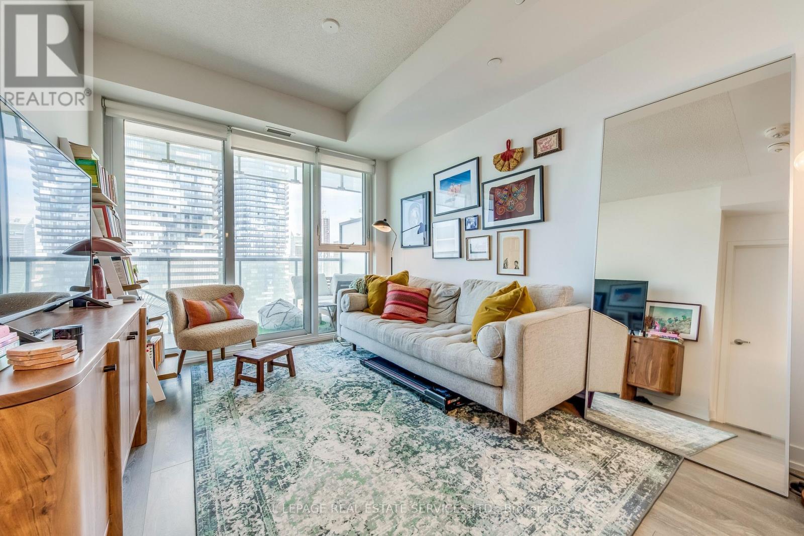3706 - 15 Lower Jarvis Street, Toronto, ON - Indoor Photo Showing Living Room