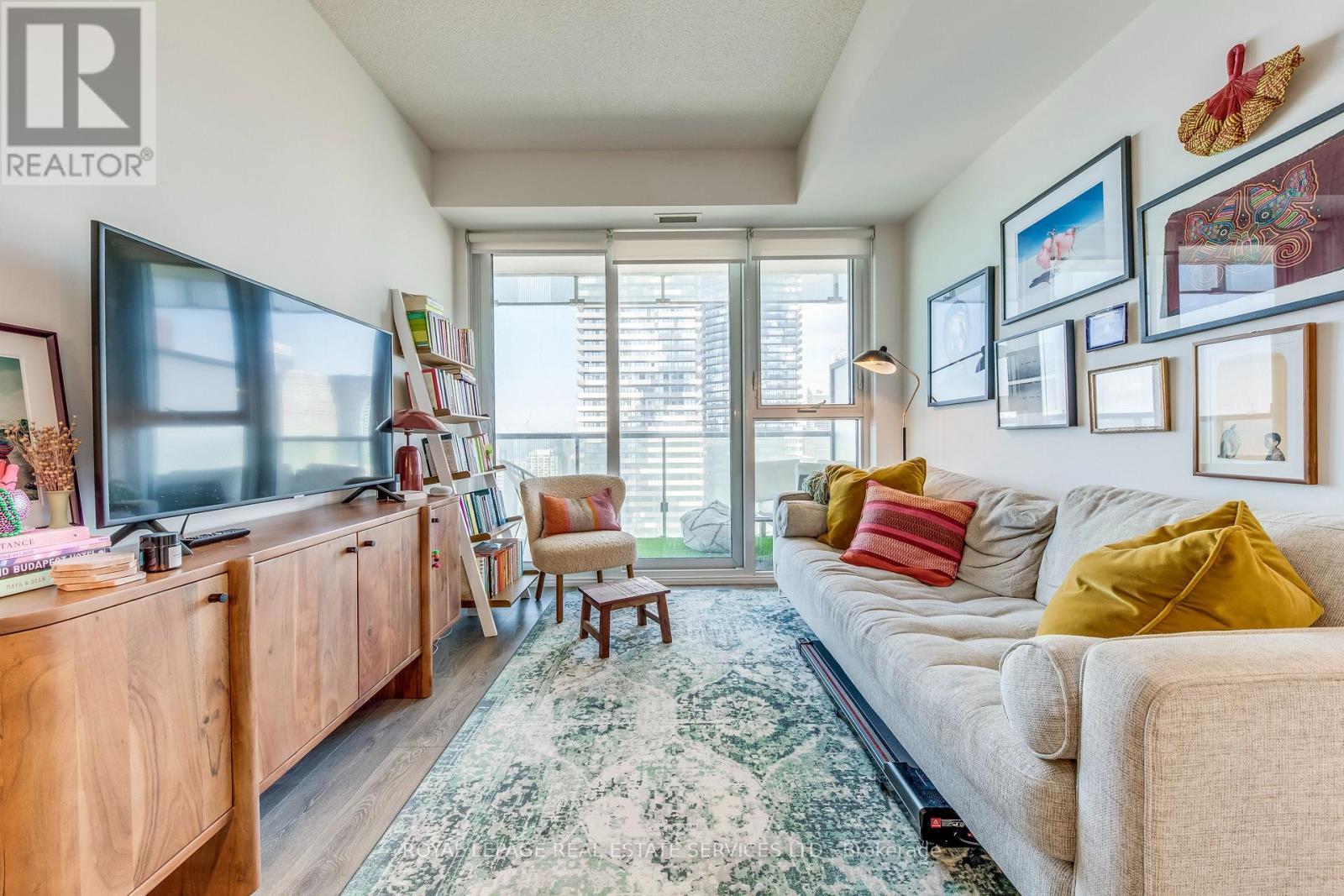 3706 - 15 Lower Jarvis Street, Toronto, ON - Indoor Photo Showing Living Room