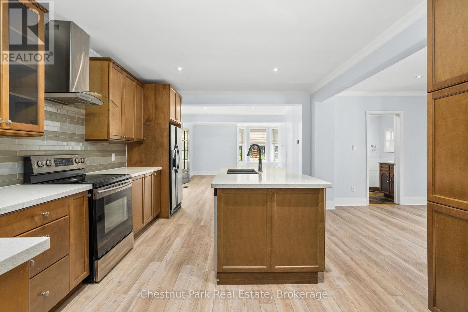 615 Bay Street, Gravenhurst (Muskoka (S)), ON - Indoor Photo Showing Kitchen