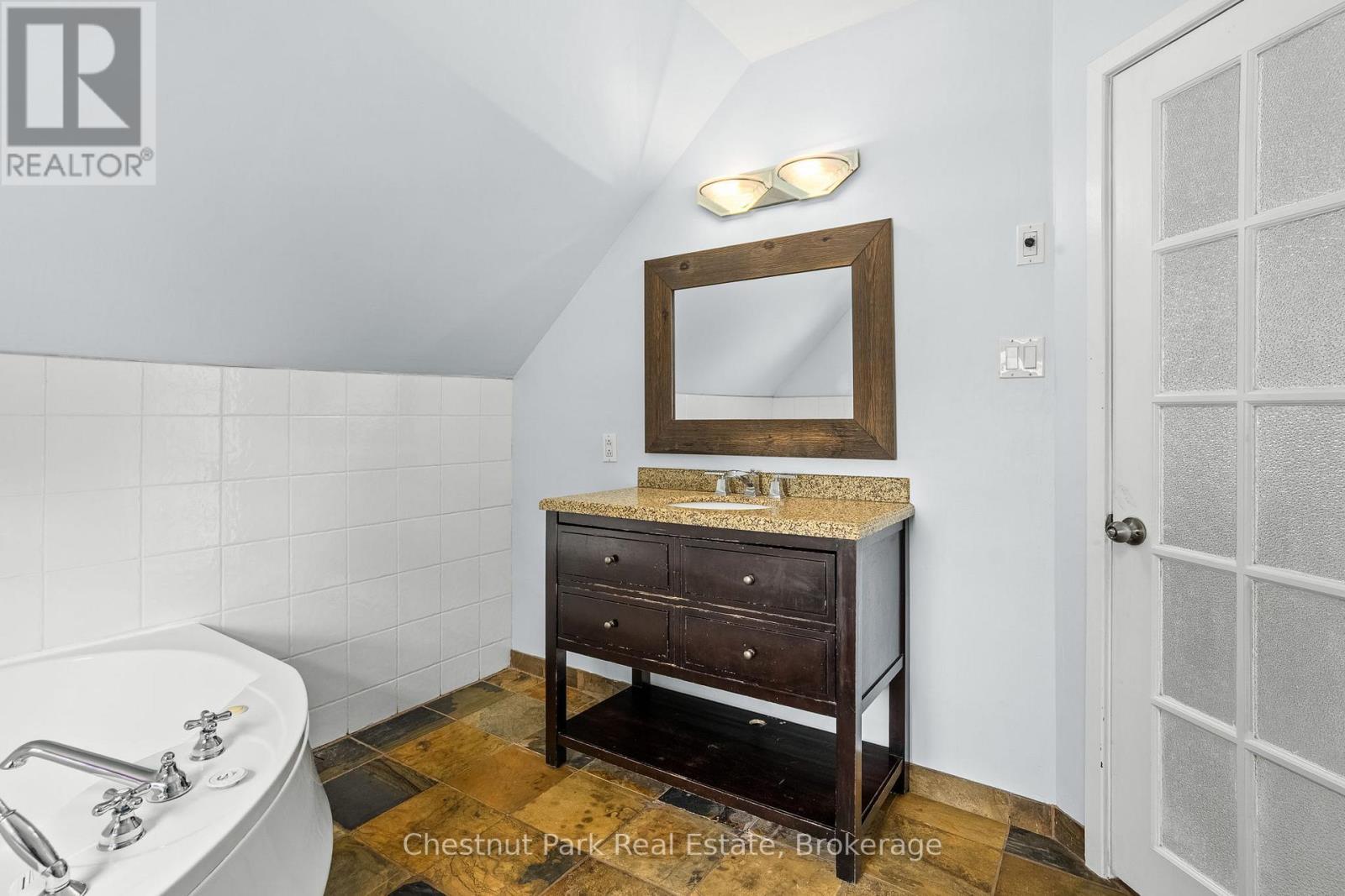 Ensuite Bathroom - 615 Bay Street, Gravenhurst (Muskoka (S)), ON - Indoor Photo Showing Bathroom