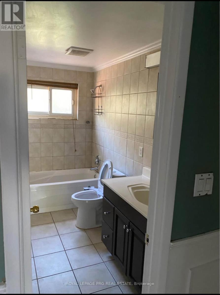 4 Duke Road, Brampton, ON - Indoor Photo Showing Bathroom