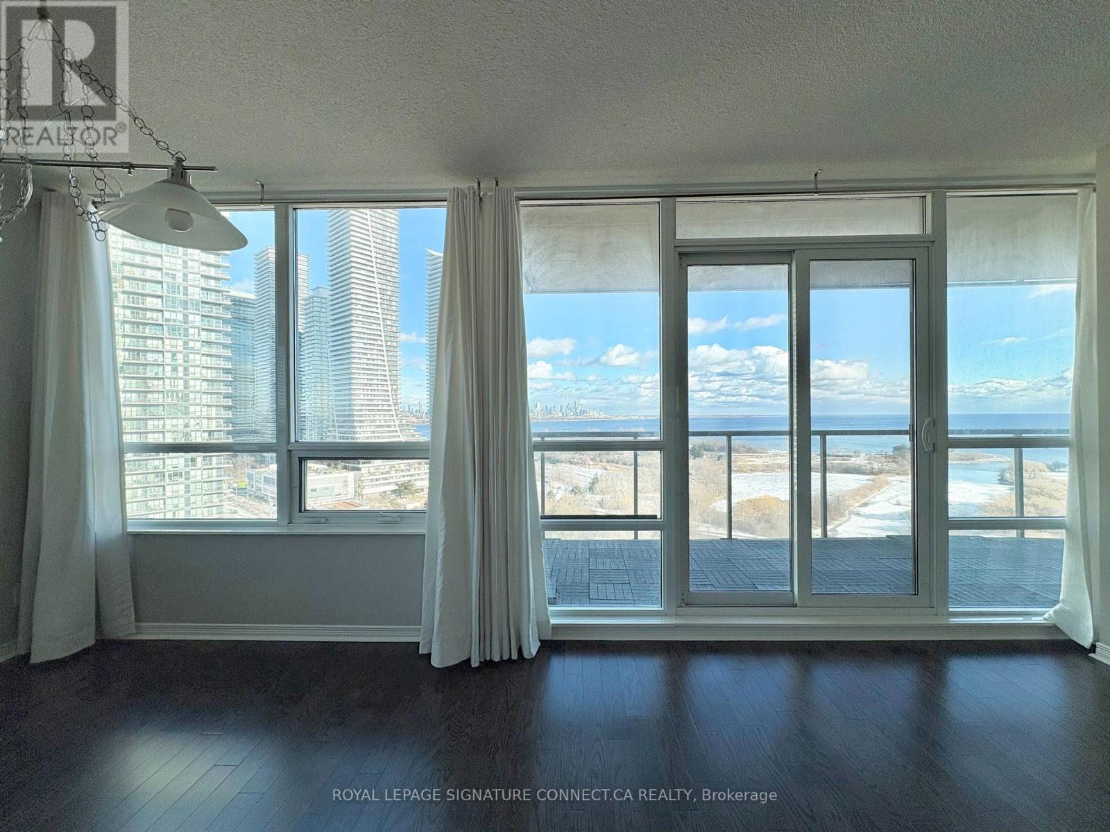 1706 - 2230 Lake Shore Boulevard W, Toronto, ON - Indoor Photo Showing Other Room
