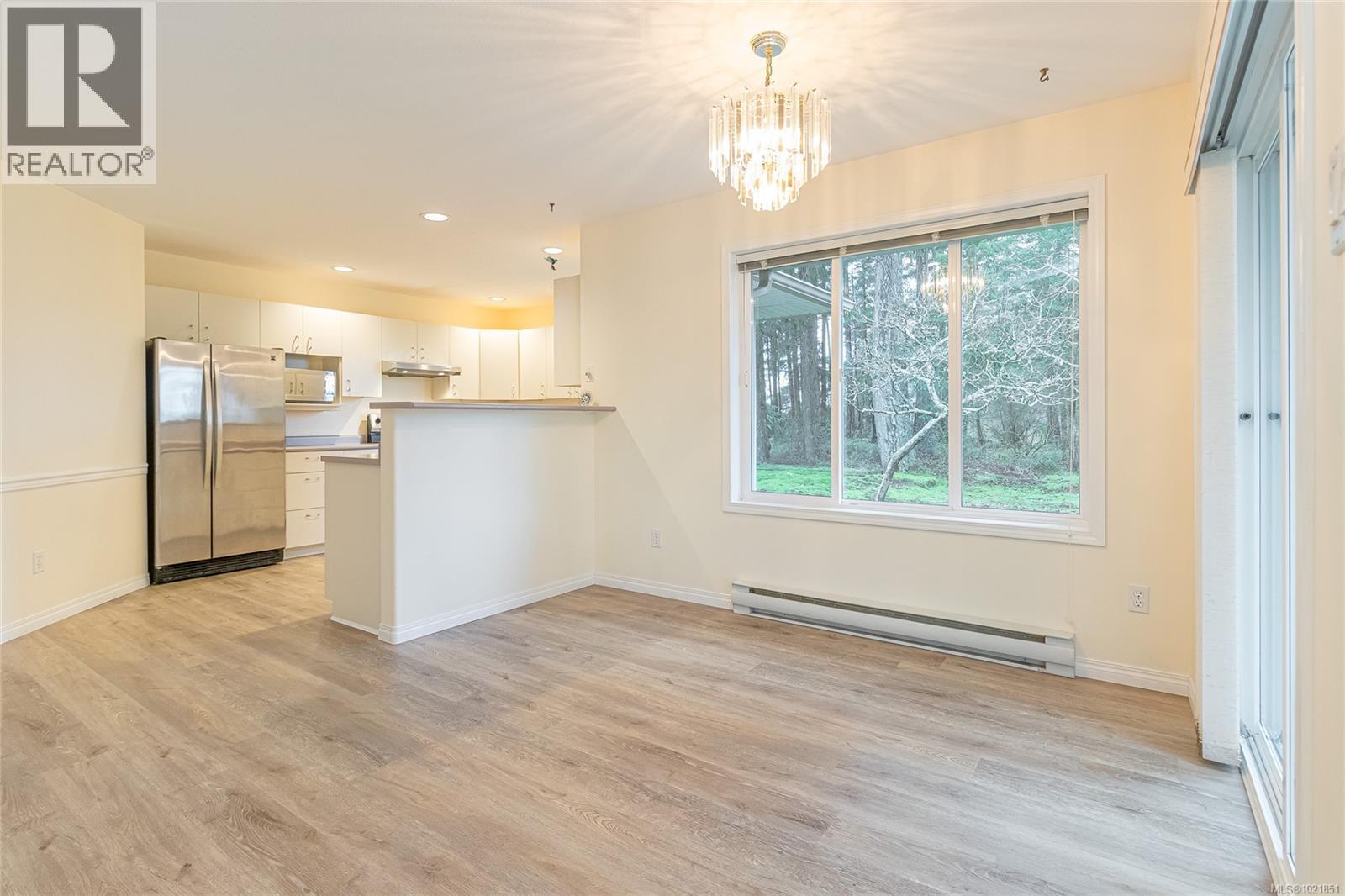 624 Wembley Rd, Parksville, BC - Indoor Photo Showing Kitchen