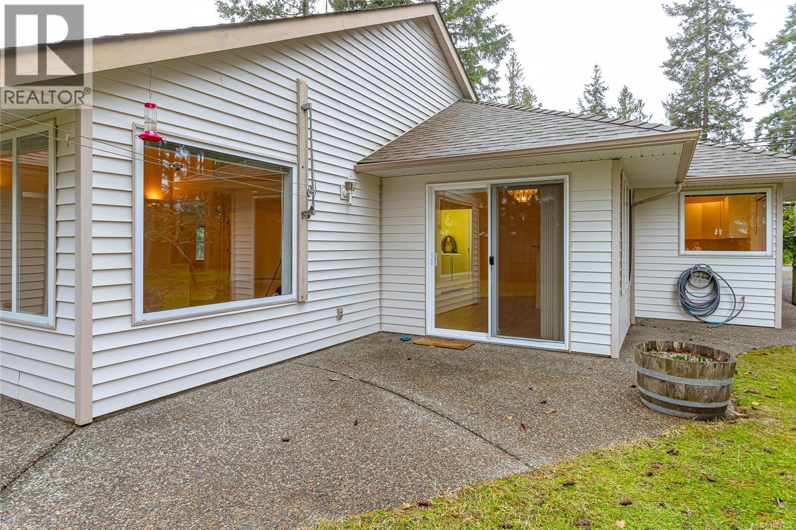 624 Wembley Rd, Parksville, BC - Outdoor With Exterior