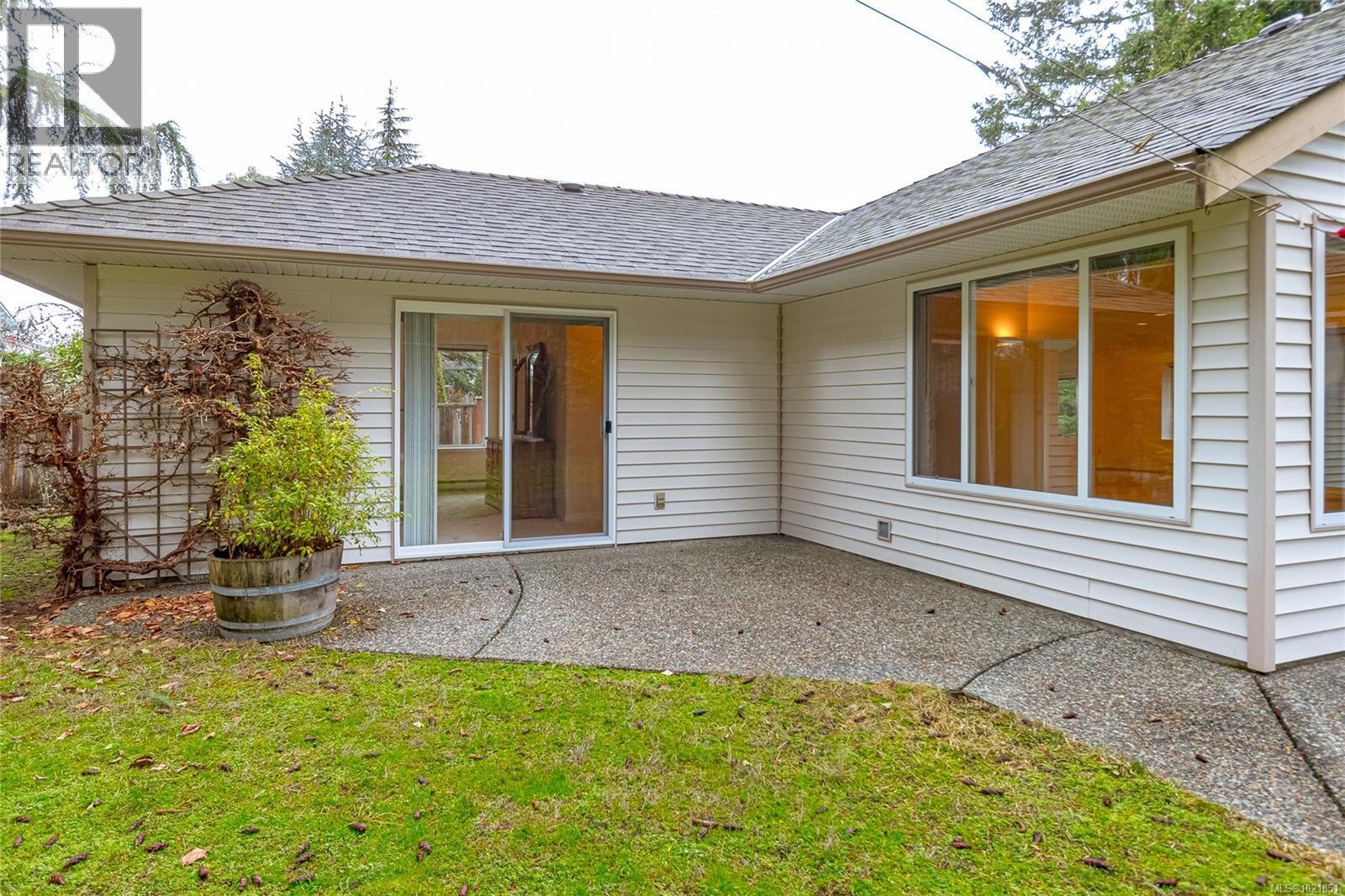 624 Wembley Rd, Parksville, BC - Outdoor With Deck Patio Veranda With Exterior