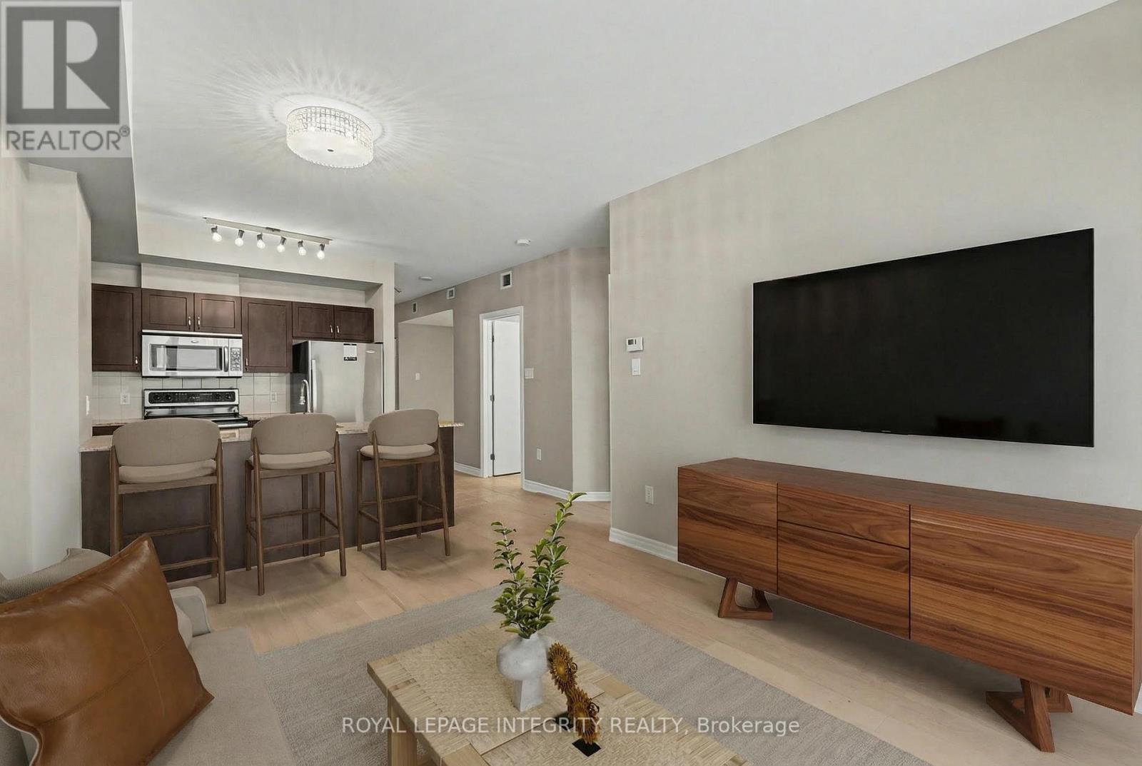 205 - 70 Landry Street, Ottawa, ON - Indoor Photo Showing Living Room