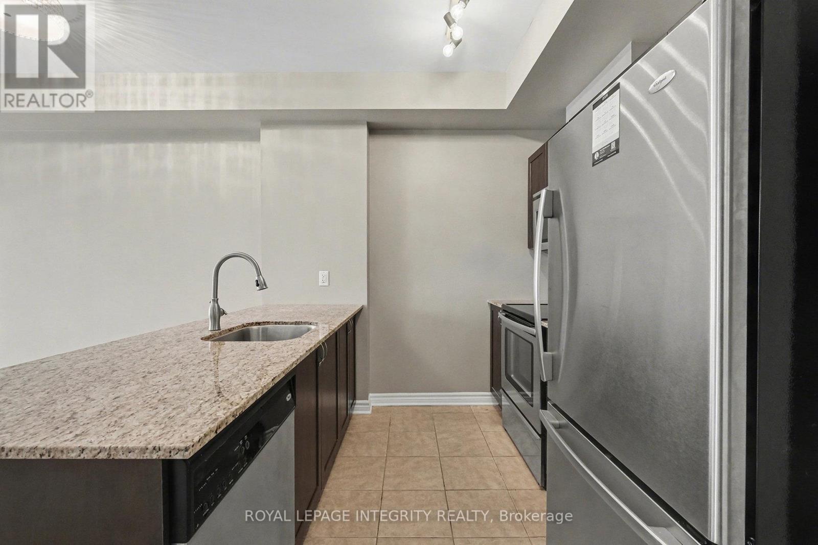 205 - 70 Landry Street, Ottawa, ON - Indoor Photo Showing Kitchen