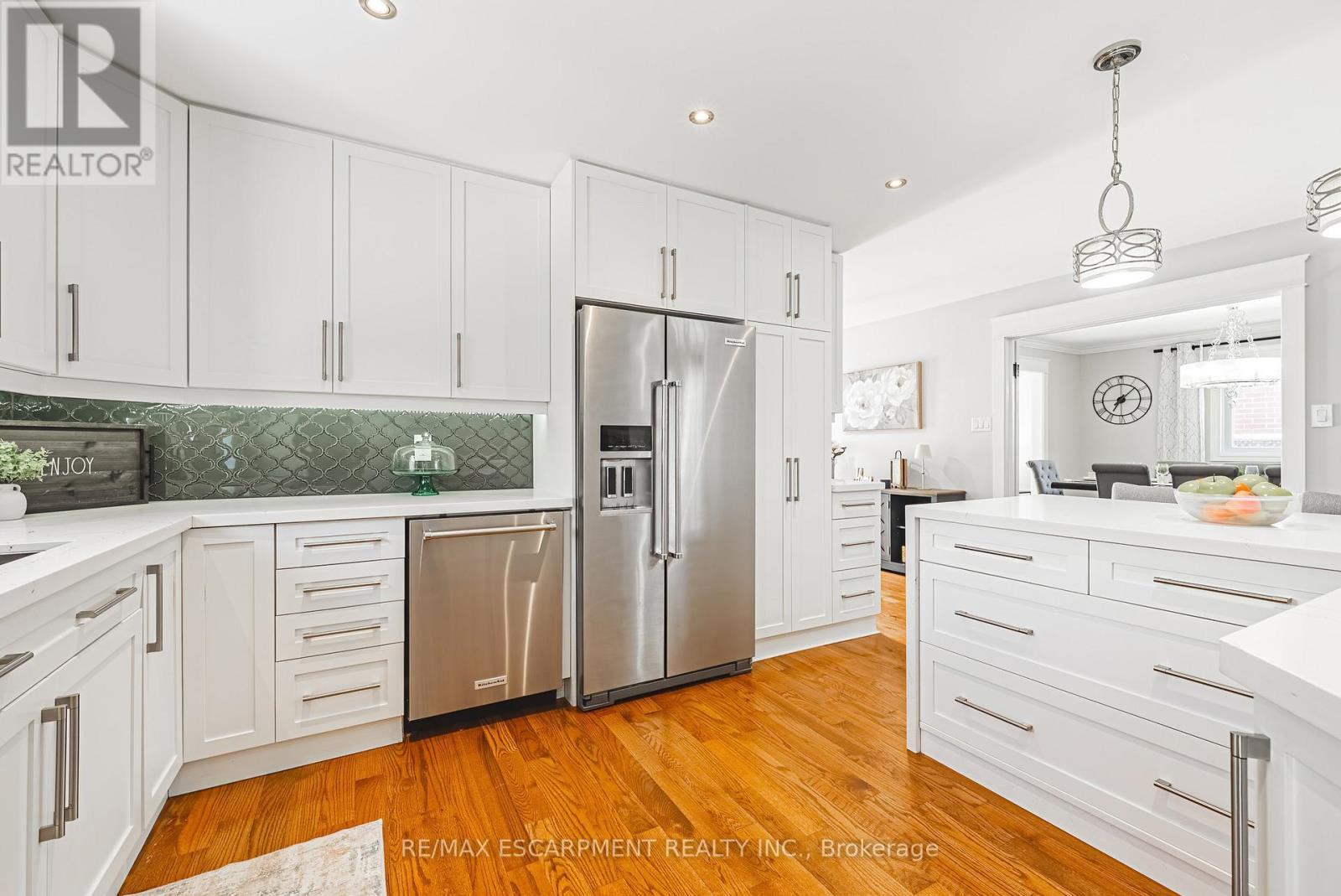 106 Highbury Drive, Hamilton, ON - Indoor Photo Showing Kitchen With Stainless Steel Kitchen With Upgraded Kitchen