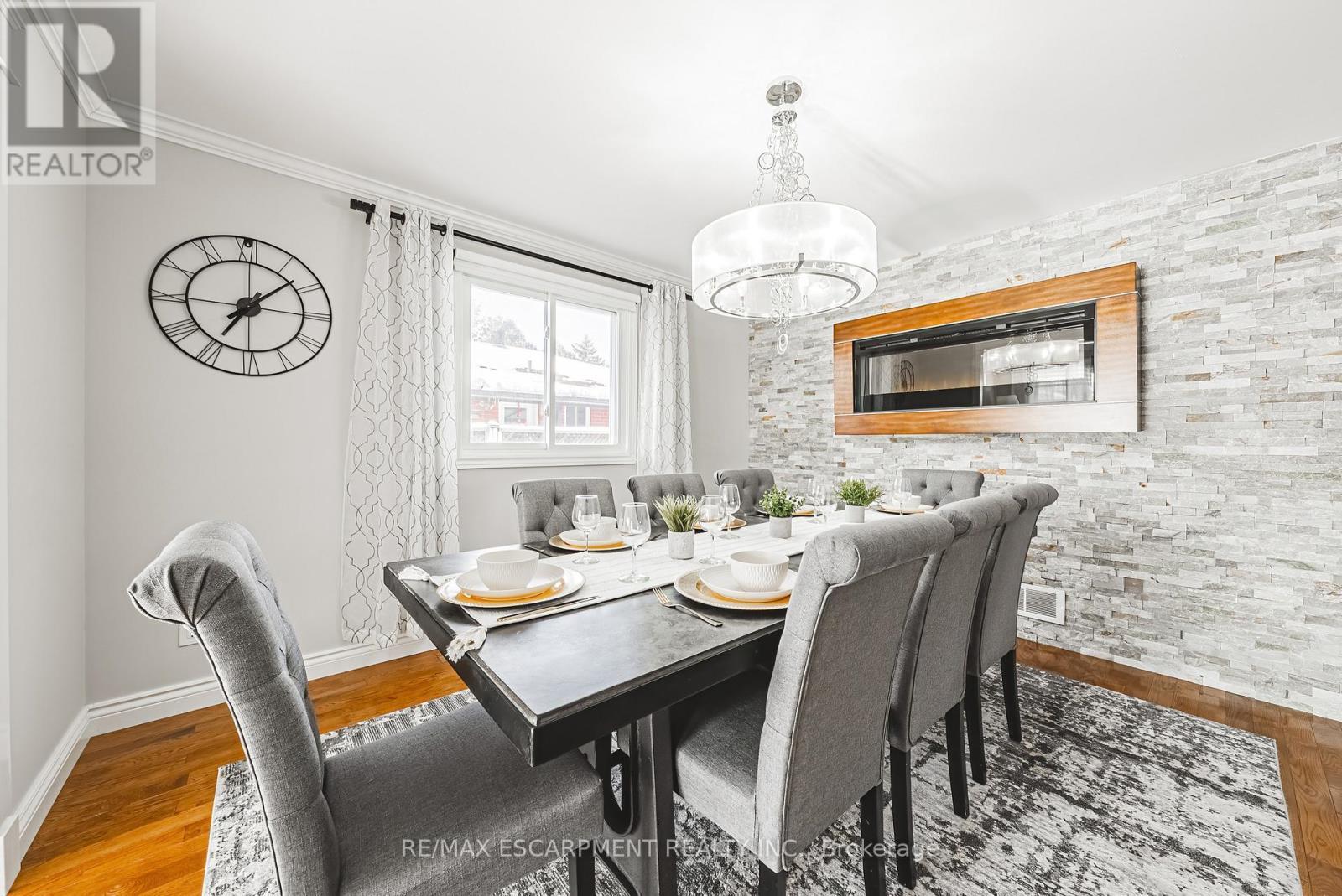 106 Highbury Drive, Hamilton, ON - Indoor Photo Showing Dining Room