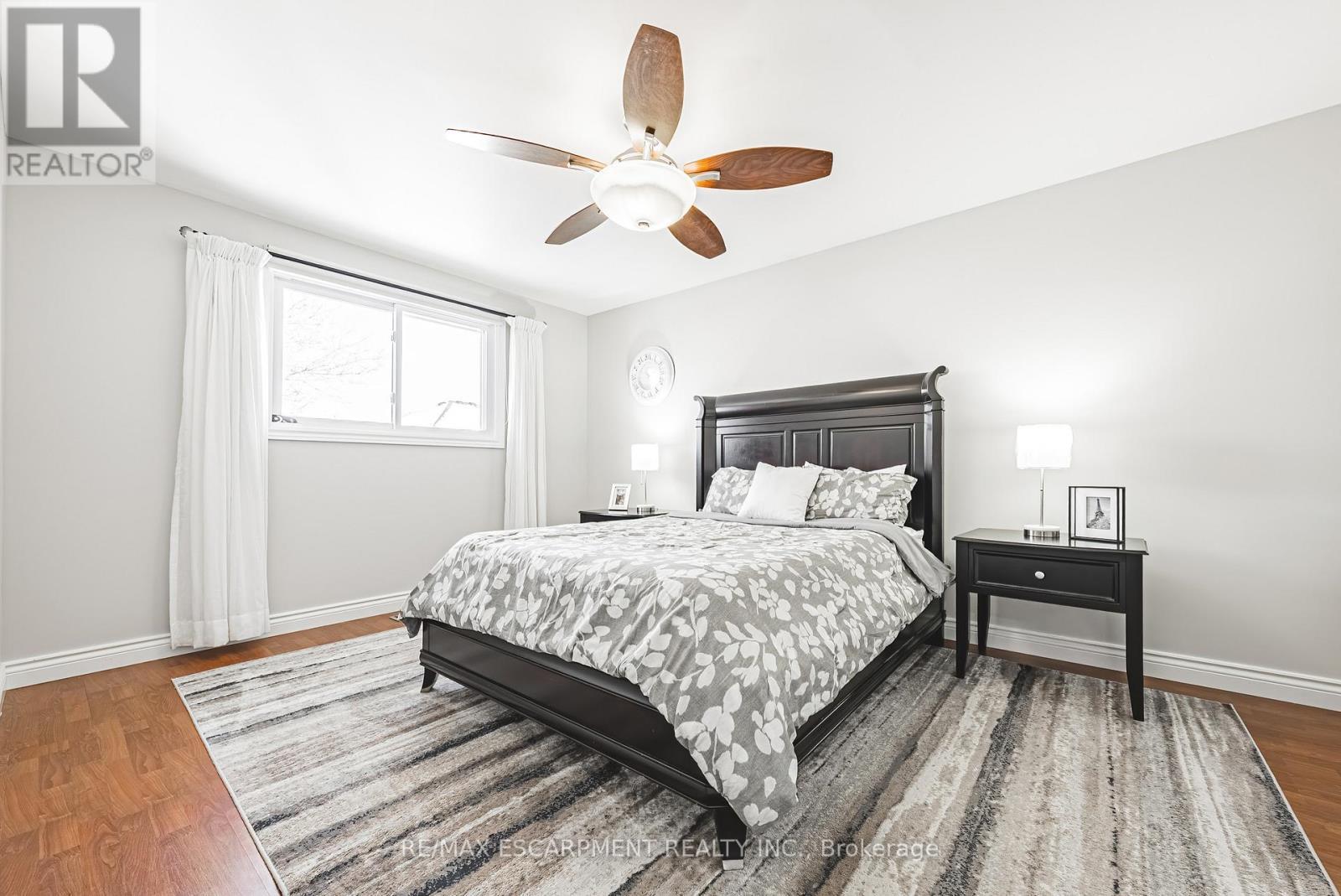106 Highbury Drive, Hamilton, ON - Indoor Photo Showing Bedroom